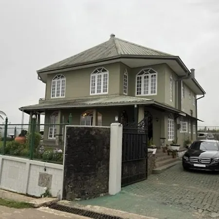 Kings Hotel *