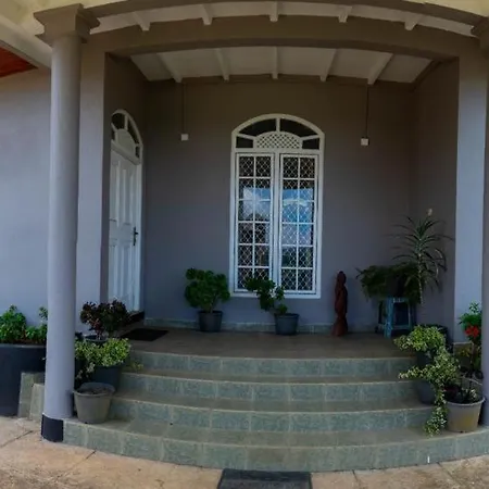 Villa Grand Trillium View & Garden Retreat Family Friendly Stay, A Modern And Peaceful Escape In The Beautiful Surroundings Of