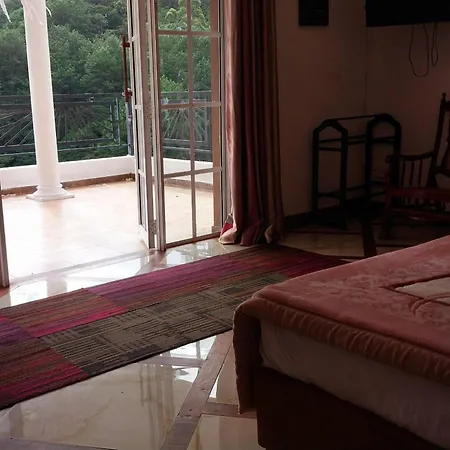 Drizzle Ridge Hotel 4*