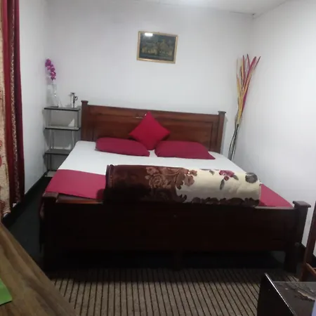 Guest house Methmi Rest *