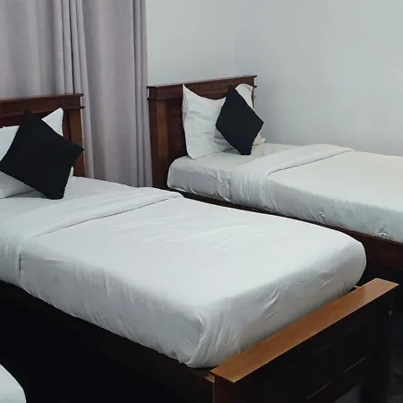Forest Edge Hotel *