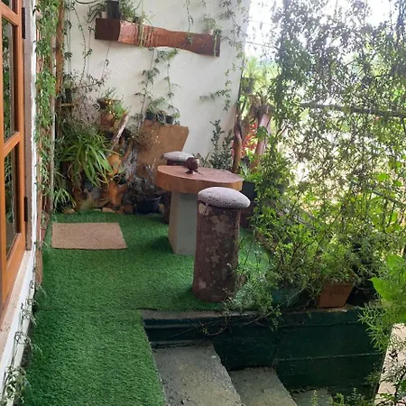 20/20 Wood Homestay Nuwara Eliya