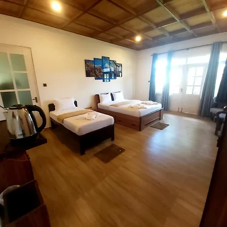 Hill Cliff Banglow Guest house *