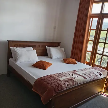 Creek View And Car Hotel *