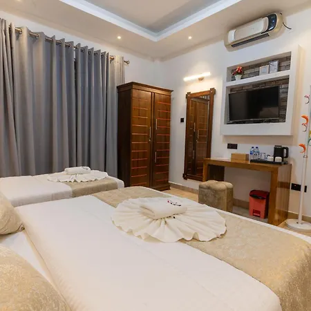 Hotel Twin Red - Luxury With Mountain View