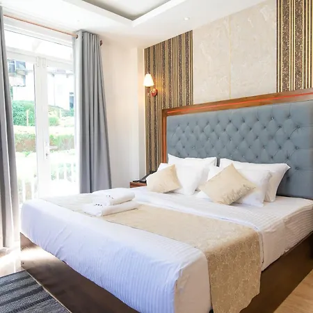 Twin Red - Luxury With Mountain View Hotel