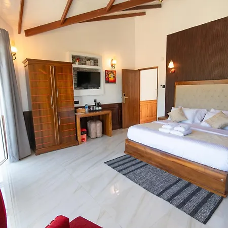 Twin Red - Luxury With Mountain View Hotel *