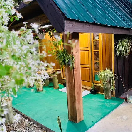 20/20 Wood Homestay Nuwara Eliya
