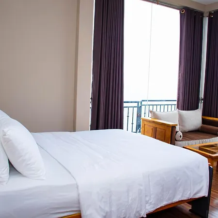 Universal Hills Hotel