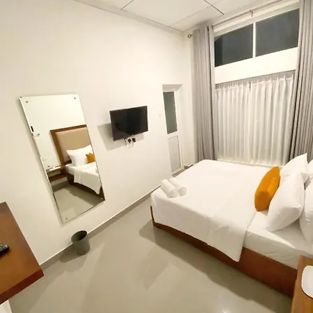 Caroline Villa, * Nuwara Eliya