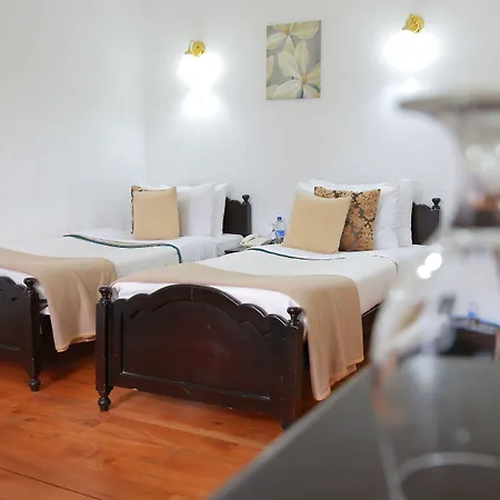 Golf Club Hotel 3*
