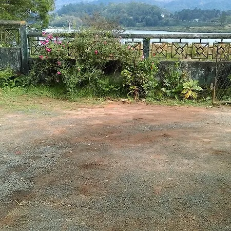 Crown Homestay *