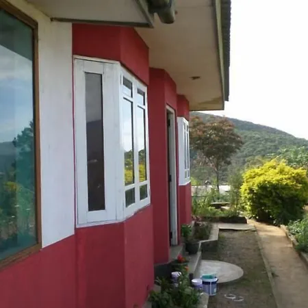 Yoho Mount View Black Pool Homestay *