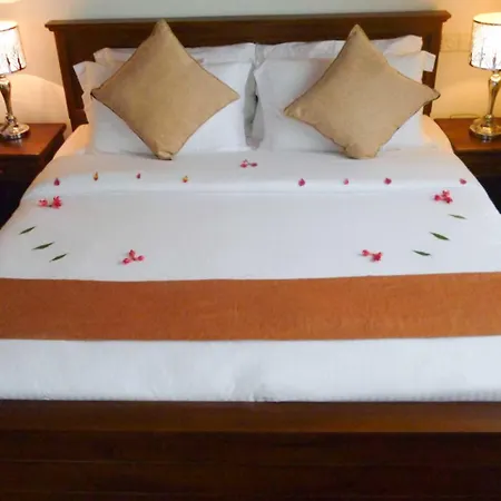 Daffodils Hotel