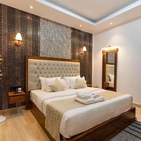 Twin Red - Luxury With Mountain View