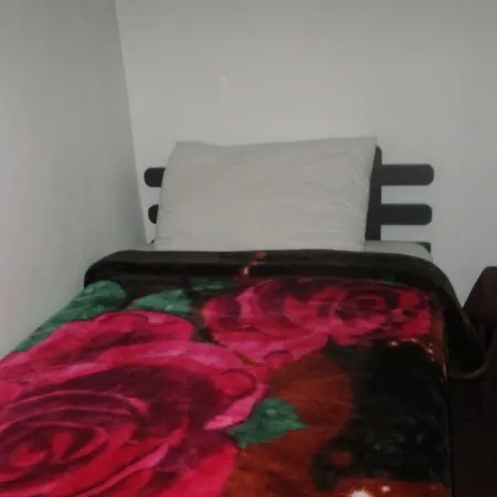 Crown Homestay *