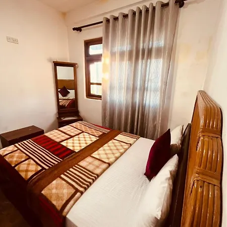 The Budget White House Hotel