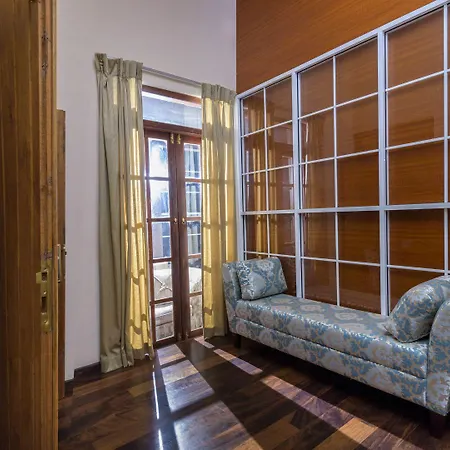 Lemon Court Villa *
