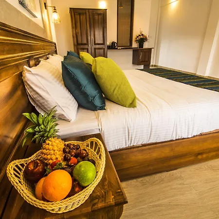 Hotel Seasons -