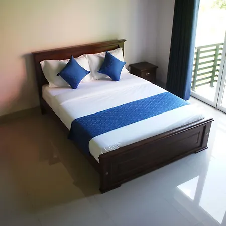 J's Hotel 3*