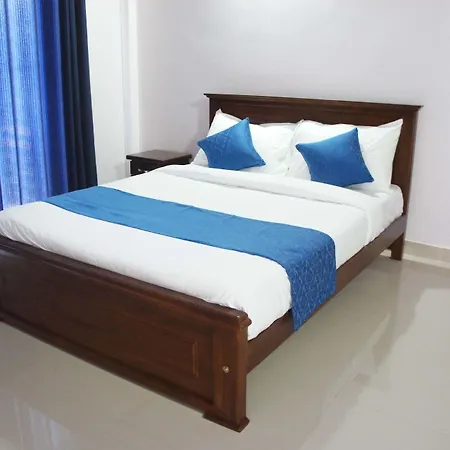 J's Hotel 3*