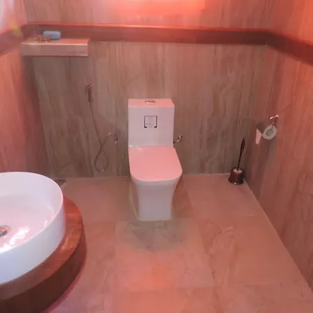 White Tower Hotel *