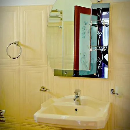 Aika White Bungalow Guest house 2*