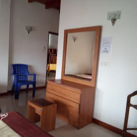 Oviya Guest Inn
