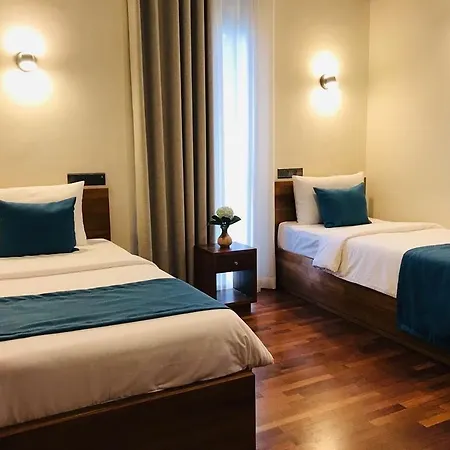 Bulwark Hotel *