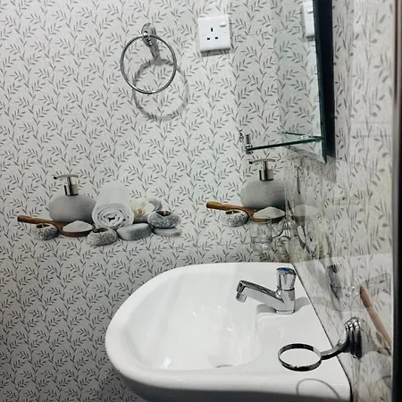 Hotel Aryans Nuwara Eliya