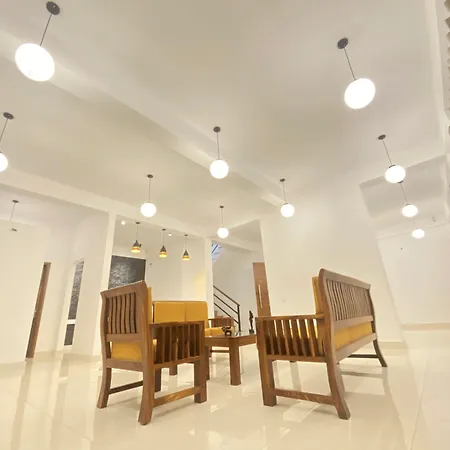 Hotel Queens Mount Glen Heights 2*