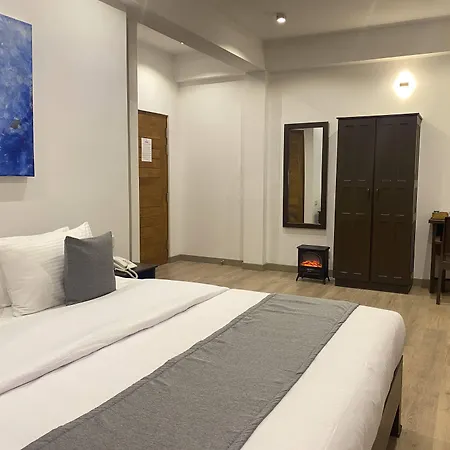 Hotel Queens Mount Glen Heights