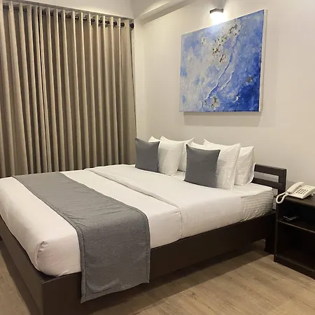 Hotel Queens Mount Glen Heights 2*