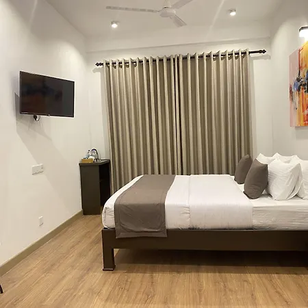 Hotel Queens Mount Glen Heights
