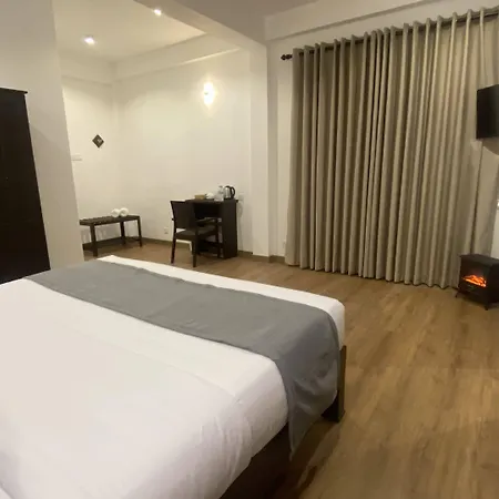 Hotel Queens Mount Glen Heights