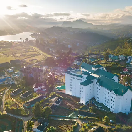 Araliya Red - Budget Friendly Hotel- Where Find Stunning 360 Panoramic View Of Hotel Nuwara Eliya