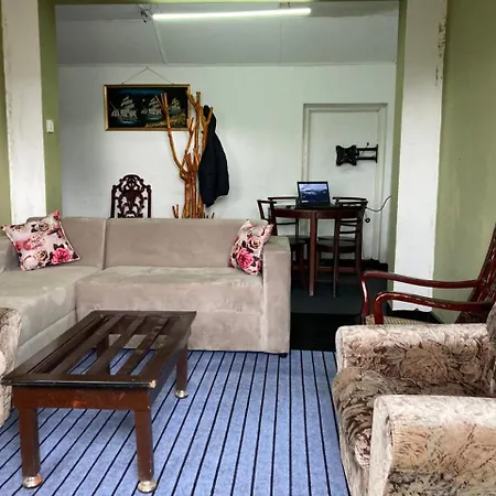 Hostel C'est La Vie Nuwara Eliya