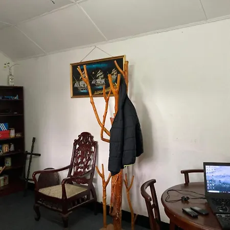 C'est La Vie Hostel *