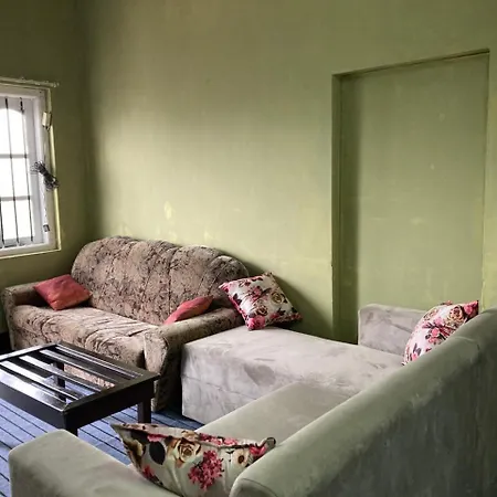 C'est La Vie Hostel