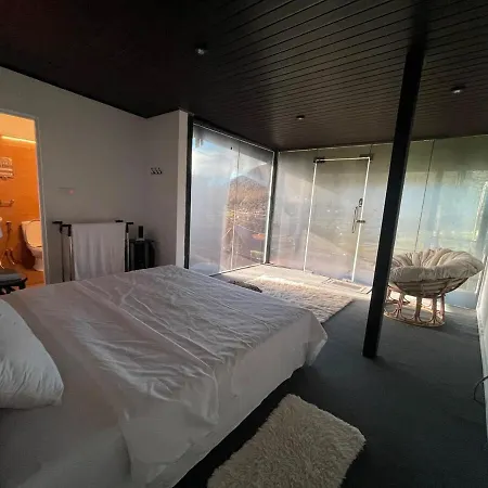 Villa The Burrow - A Modern Loft-style Luxury *