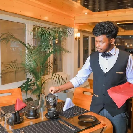 Queens Hotel 5*