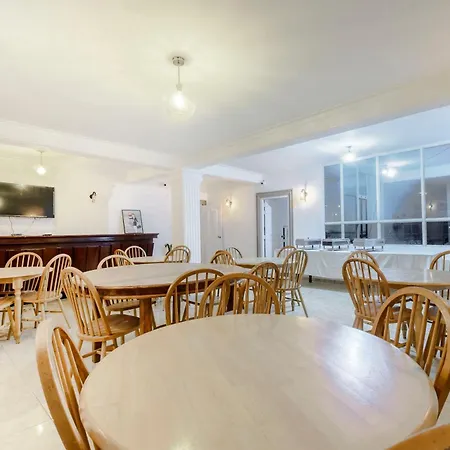 Oasis Hill Hotel