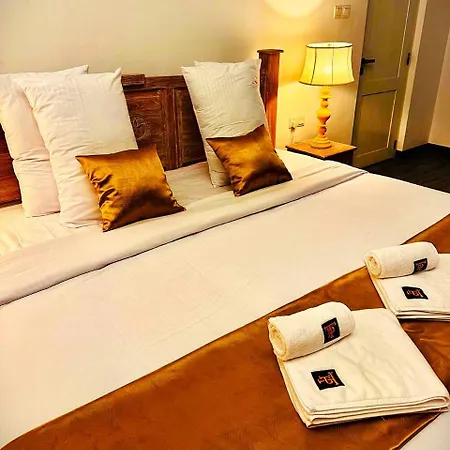 King Castle Front By Laksam Hotel Nuwara Eliya