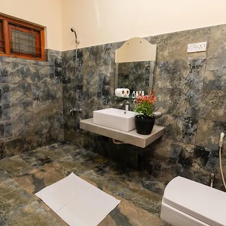 Anaya Hotel *