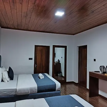 Hotel Ru & *