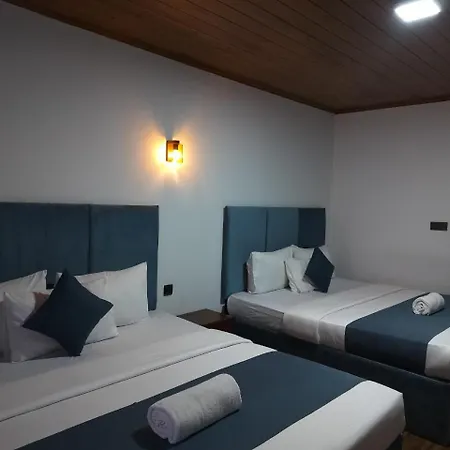 Hotel Ru & *