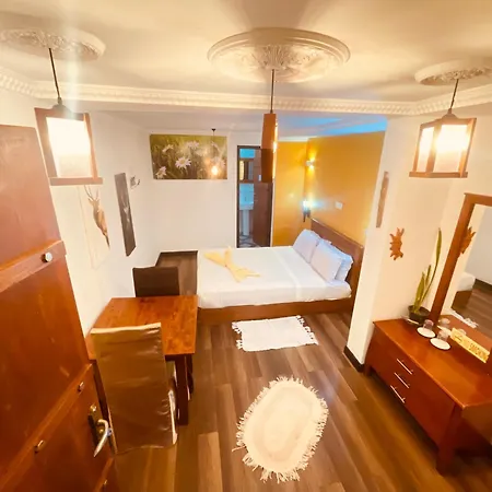 Redwood Bed & Breakfast