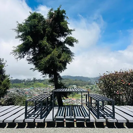 26 Loversleap Country house *