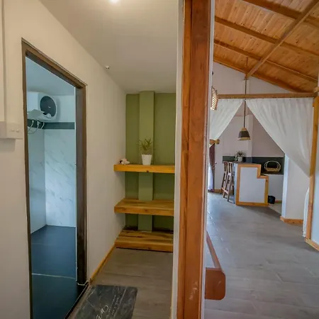 The Mount View Single Tree Hotel *