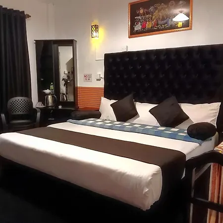 Lavender & Wood Hotel